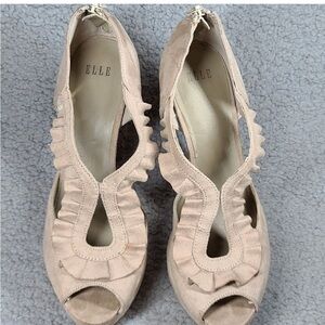 - Elle cream ruffle Victorian nude heels size 6.5 platform style y2k